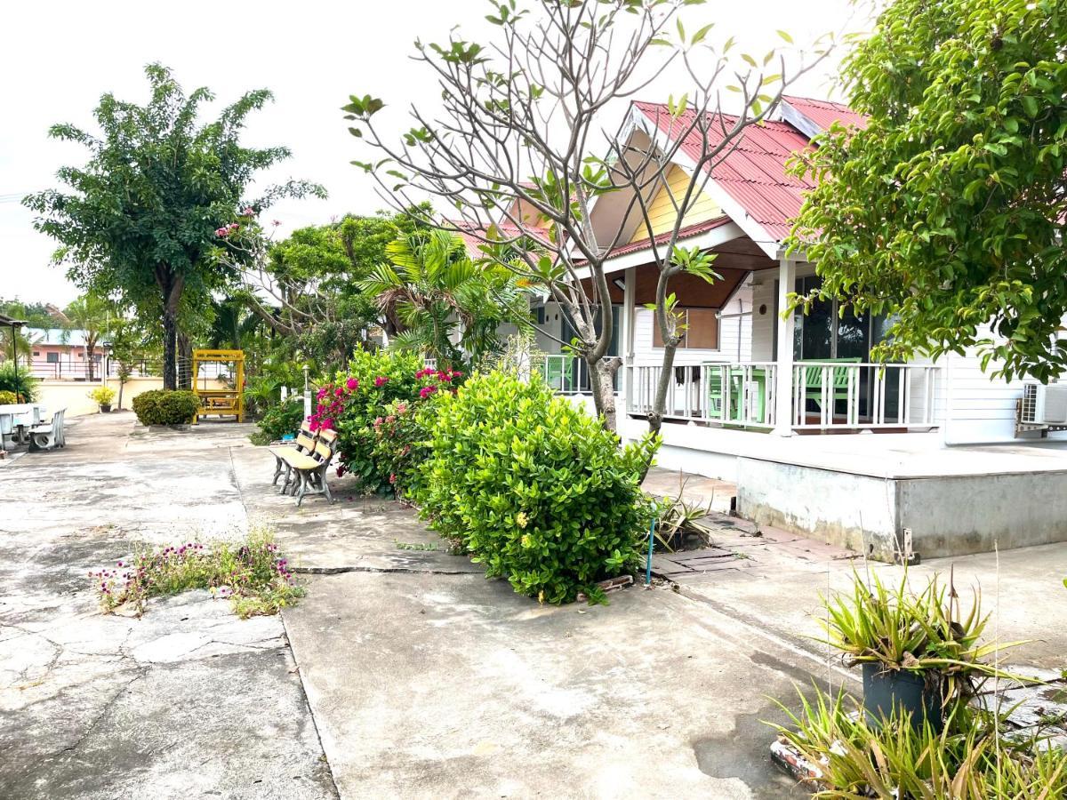 Insook Ko Larn Resort Exterior photo