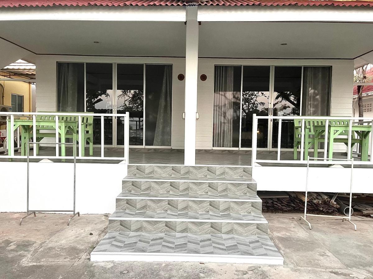 Insook Ko Larn Resort Exterior photo