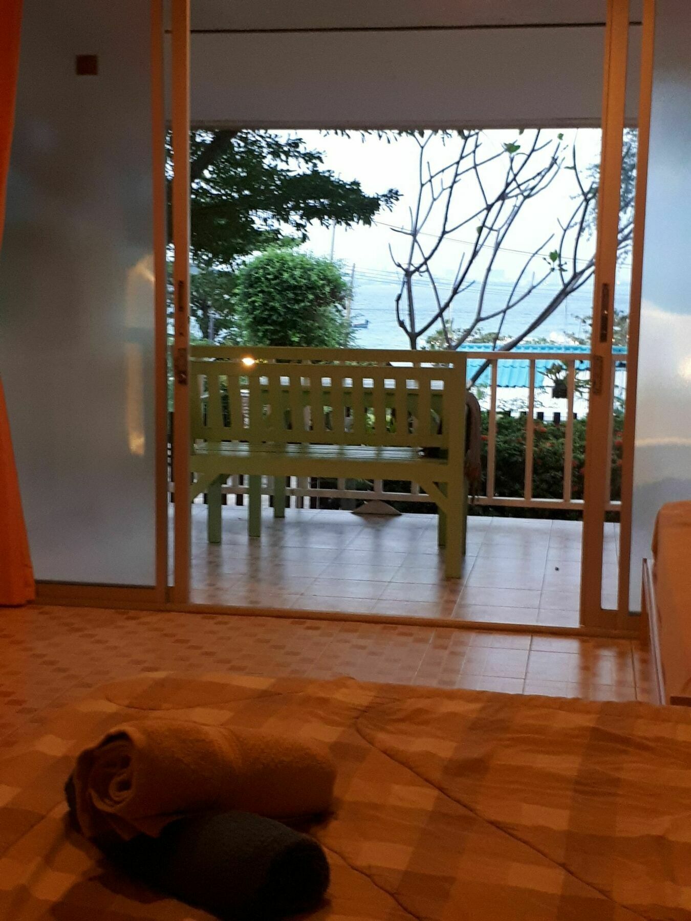 Insook Ko Larn Resort Exterior photo